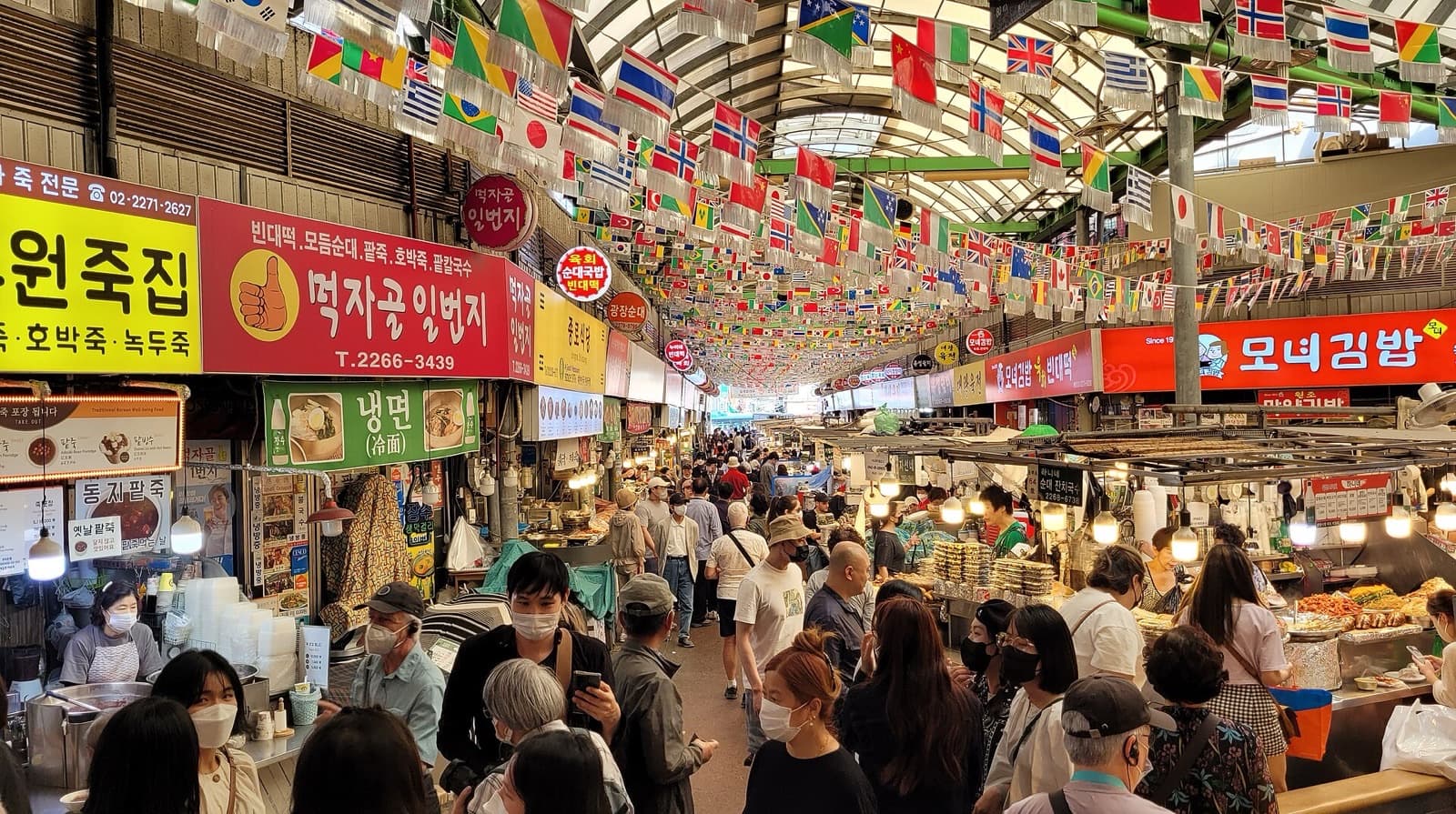 Market context photo, not an entrance reference.