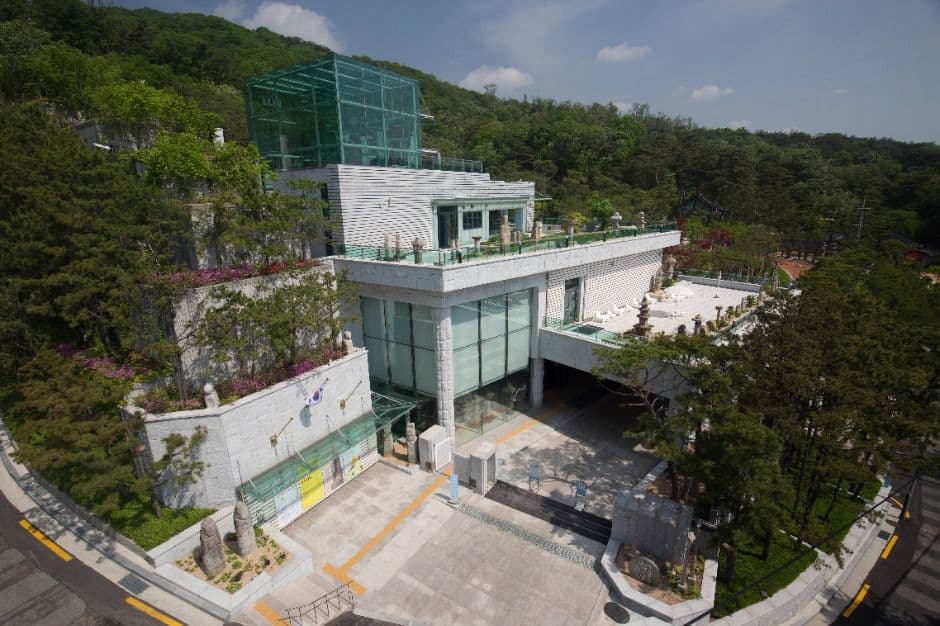 Korean Stone Art Museum building and surrounding sculpture grounds