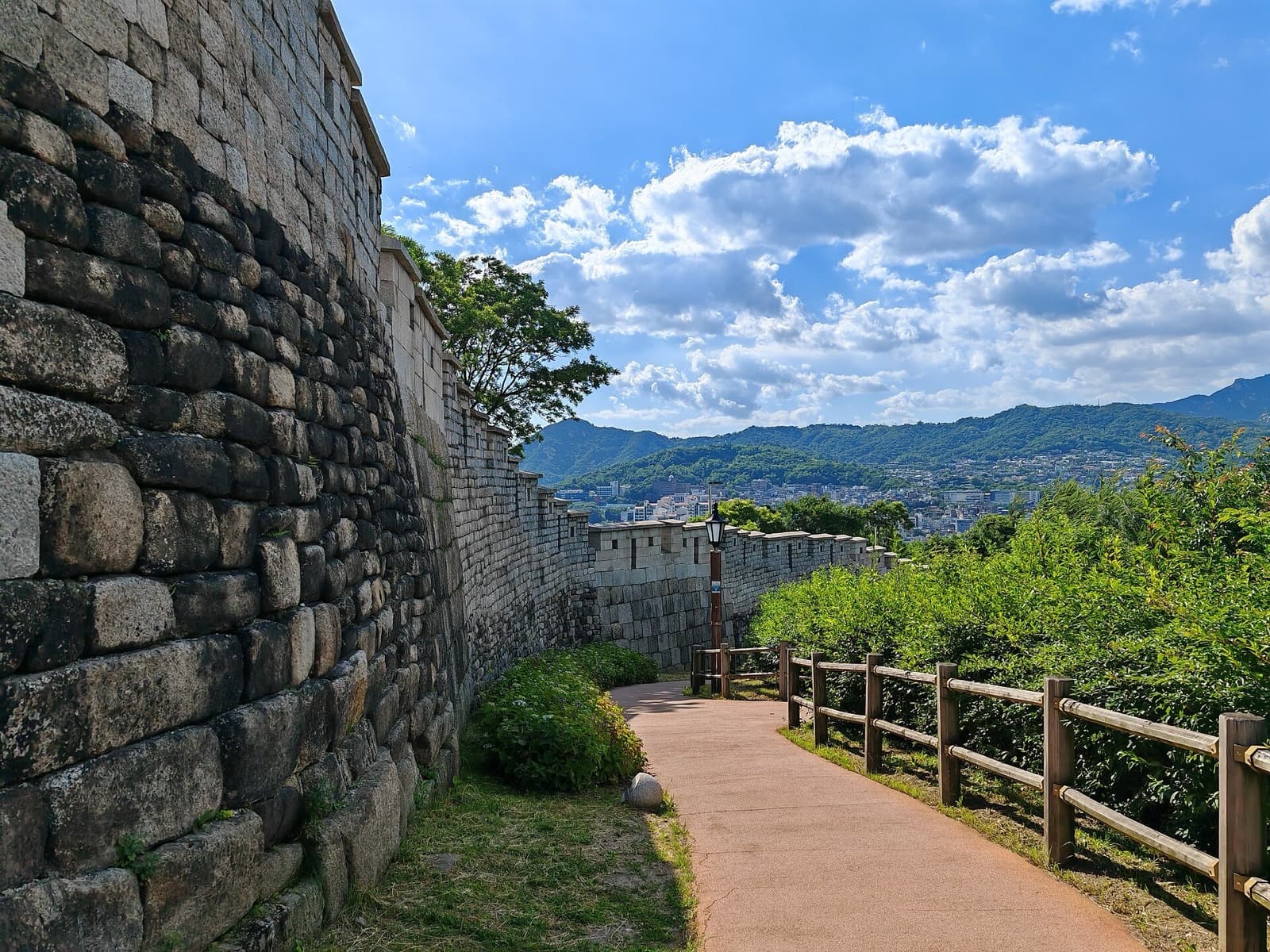骆山公园与城墙
